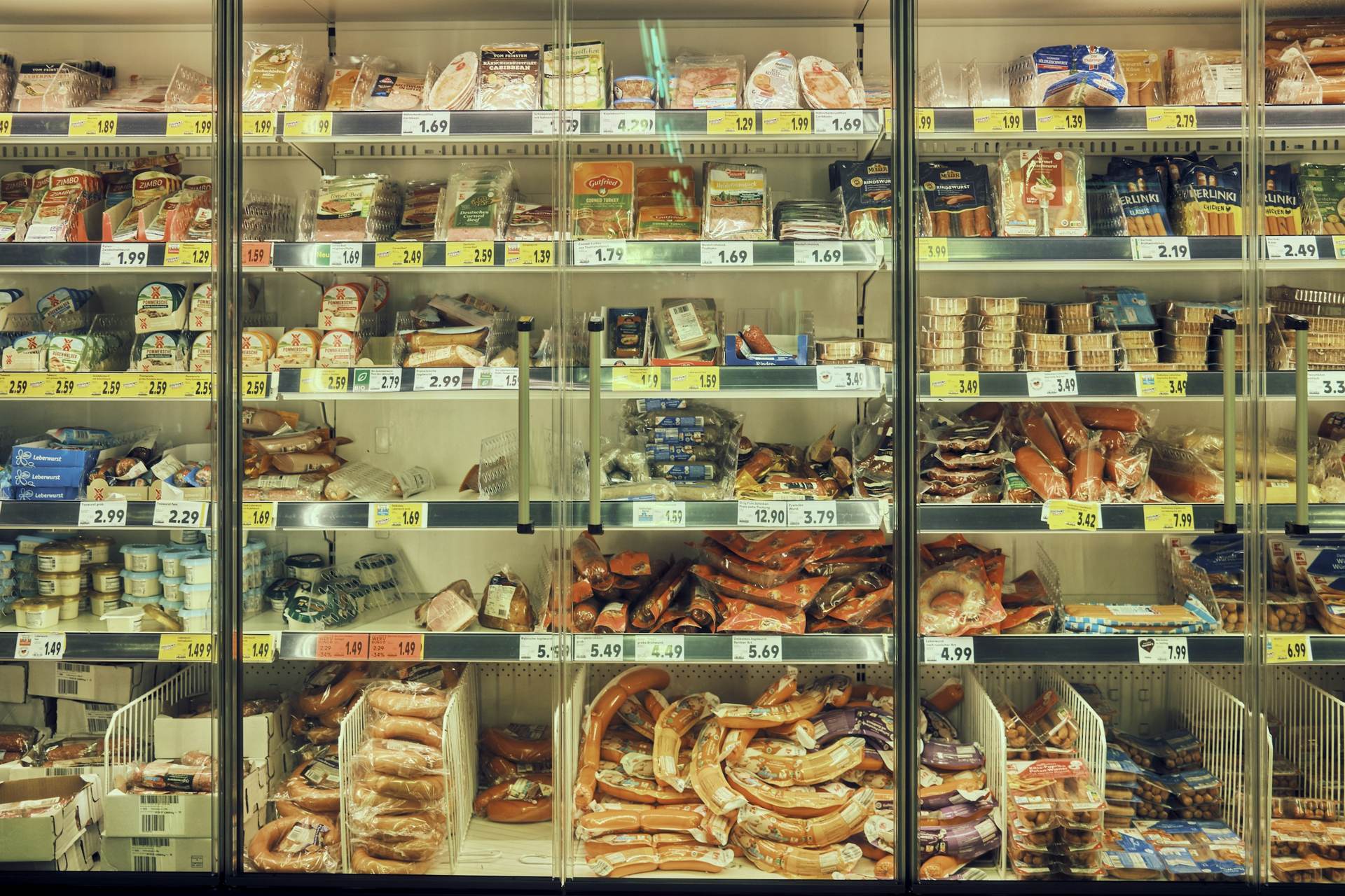 Refrigerated supermarket display case